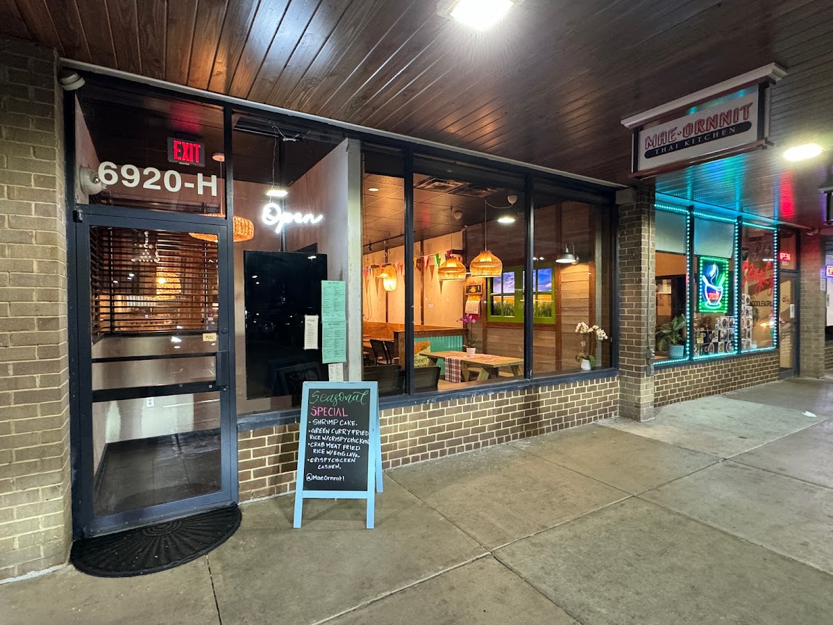 Mae Ornnit Thai Kitchen